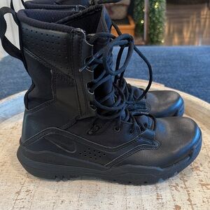 Nike Black 8 Inch Special Field Triple Black Trailframe